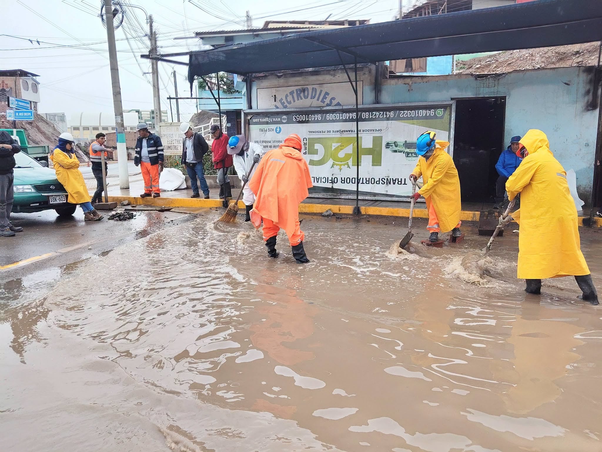 Lluvias inundan calles y viviendas en Mollendo