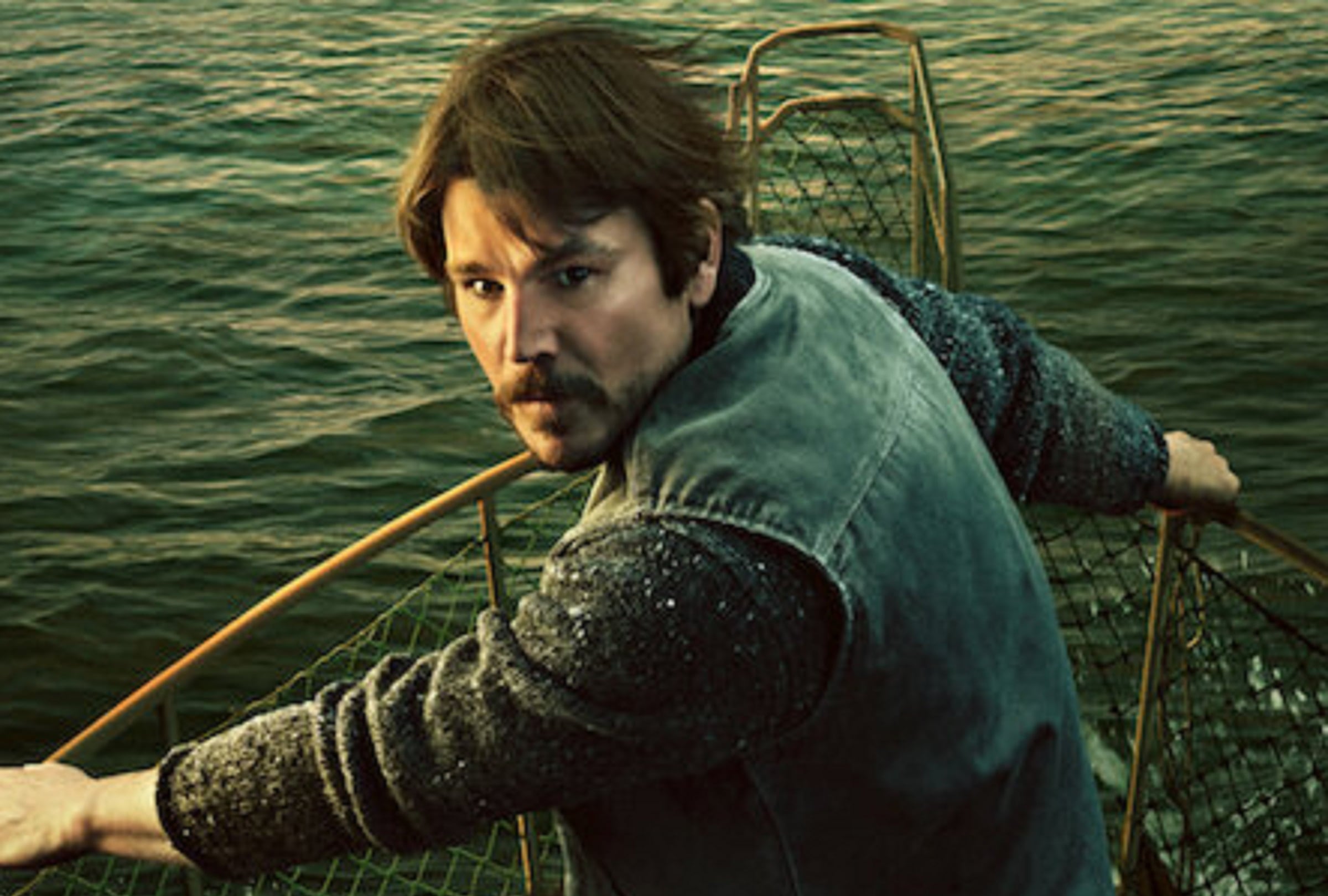 “Bajo la superficie”, la serie de Netflix protagonizada por Josh Hartnett, Charlie Heaton y Mackenzie Davis